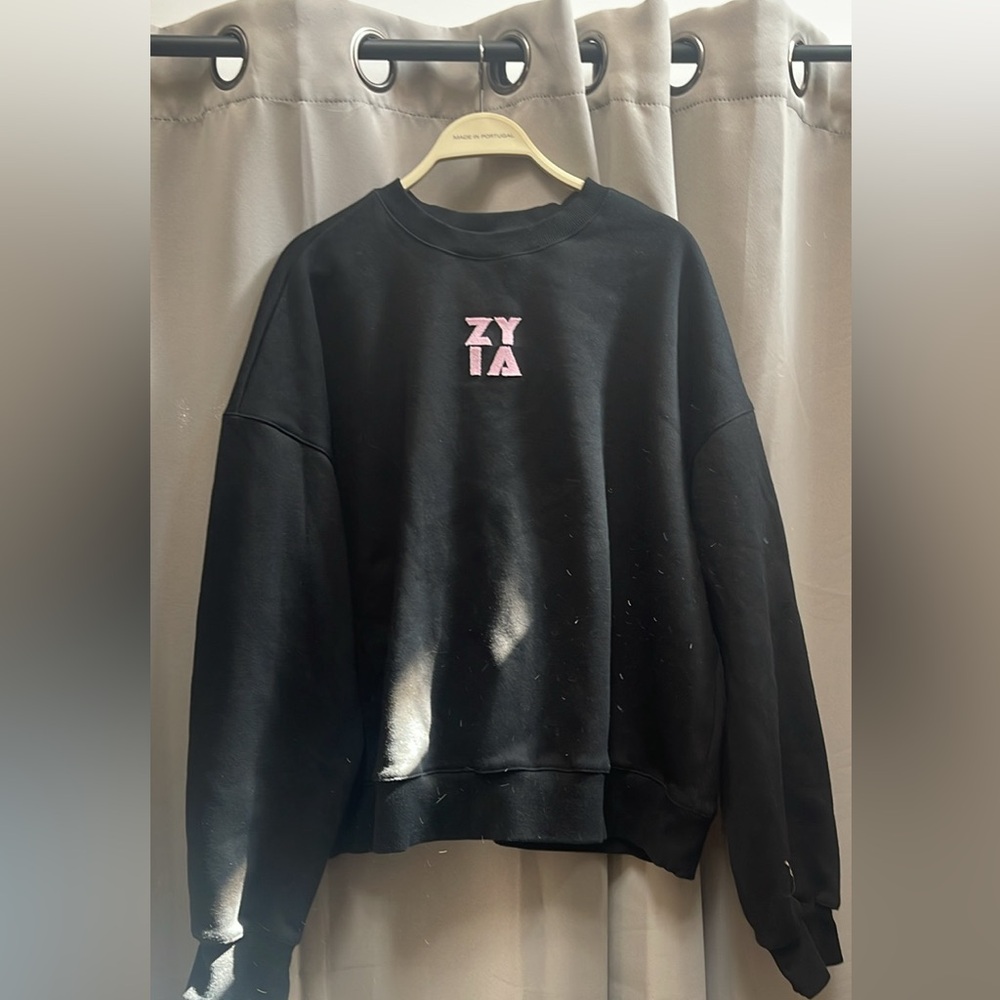 Zyia Black Graphic Crewneck Sweatshirt